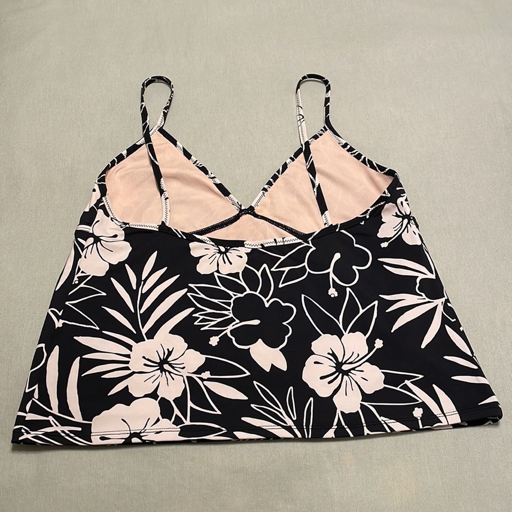 Old Navy Swimsuit Top. - Picture 3 of 10